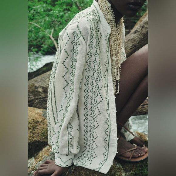 ZARA EMBROIDERED BLOUSE WITH WOODEN BUTTONS - Picture 4 of 8